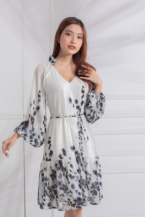 亚洲优雅气质时尚真丝连衣裙长发美女图片